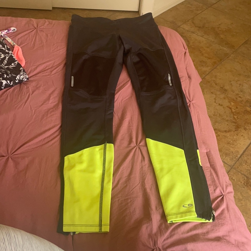 Athletic leggings